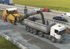 Großfräse mit Absaugung auf einer Autobahn